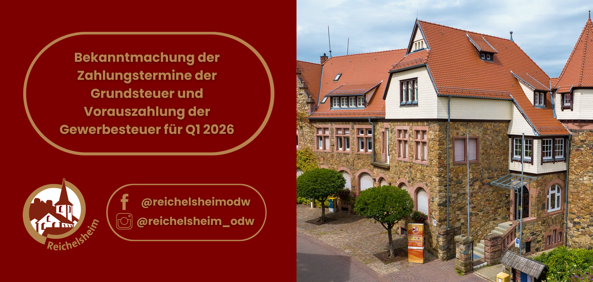 Grafik der Gemeinde Reichelsheim. Links auf dunkelrotem Hintergrund steht in goldener Schrift: 'Bekanntmachung der Zahlungstermine der Grundsteuer und Vorauszahlung der Gewerbesteuer für Q1 2026'. Darunter befindet sich das Logo von Reichelsheim mit einer Gebäudesilhouette und Social-Media-Handles. Rechts ist ein historisches, mehrstöckiges Gebäude aus Naturstein mit roten Ziegeldächern und weißen Giebeln zu sehen, vermutlich das Rathaus oder ein Verwaltungsgebäude der Gemeinde.