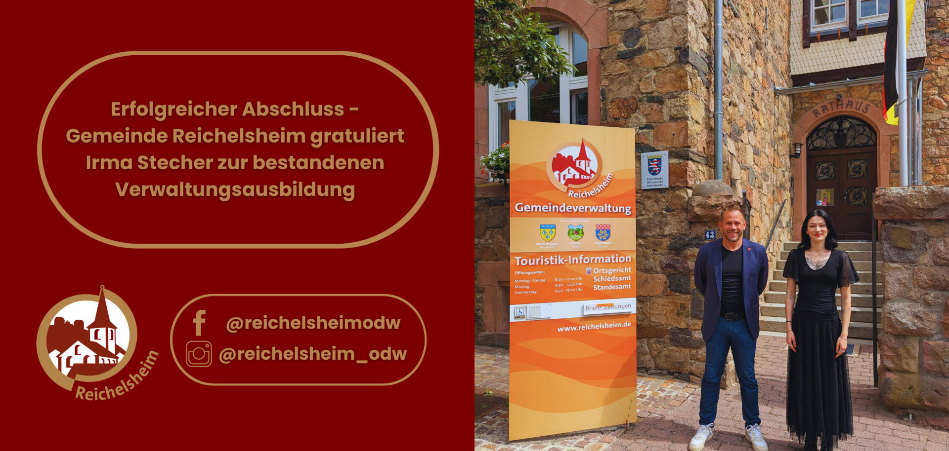 Glückwunsch zur bestandenen Verwaltungsausbildung in Reichelsheim: Zwei Personen stehen lächelnd vor dem historischen Rathaus.