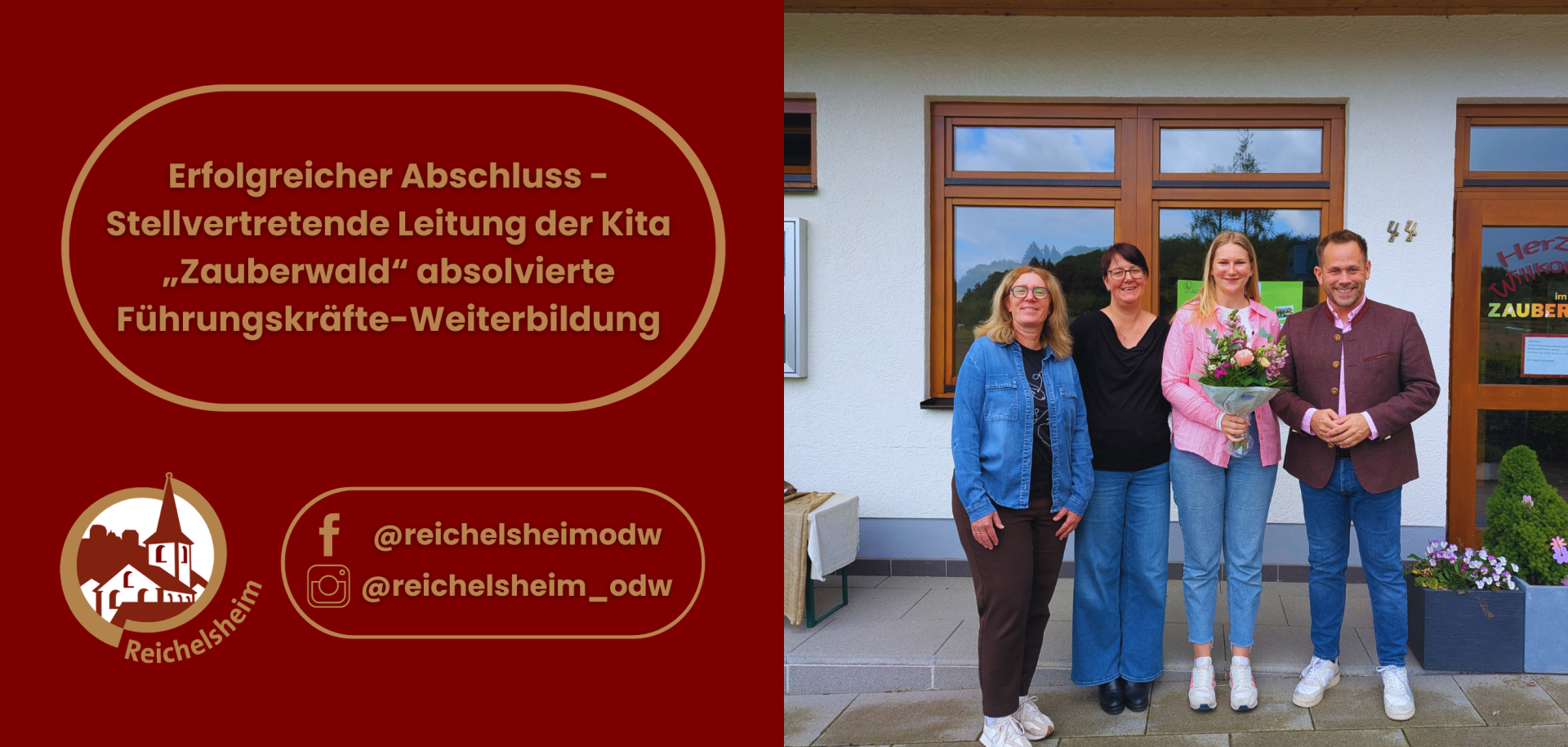 Vier Personen vor der Kita „Zauberwald“, eine hält einen Blumenstrauß; links steht Text zum erfolgreichen Abschluss einer Führungskräfte-Weiterbildung.