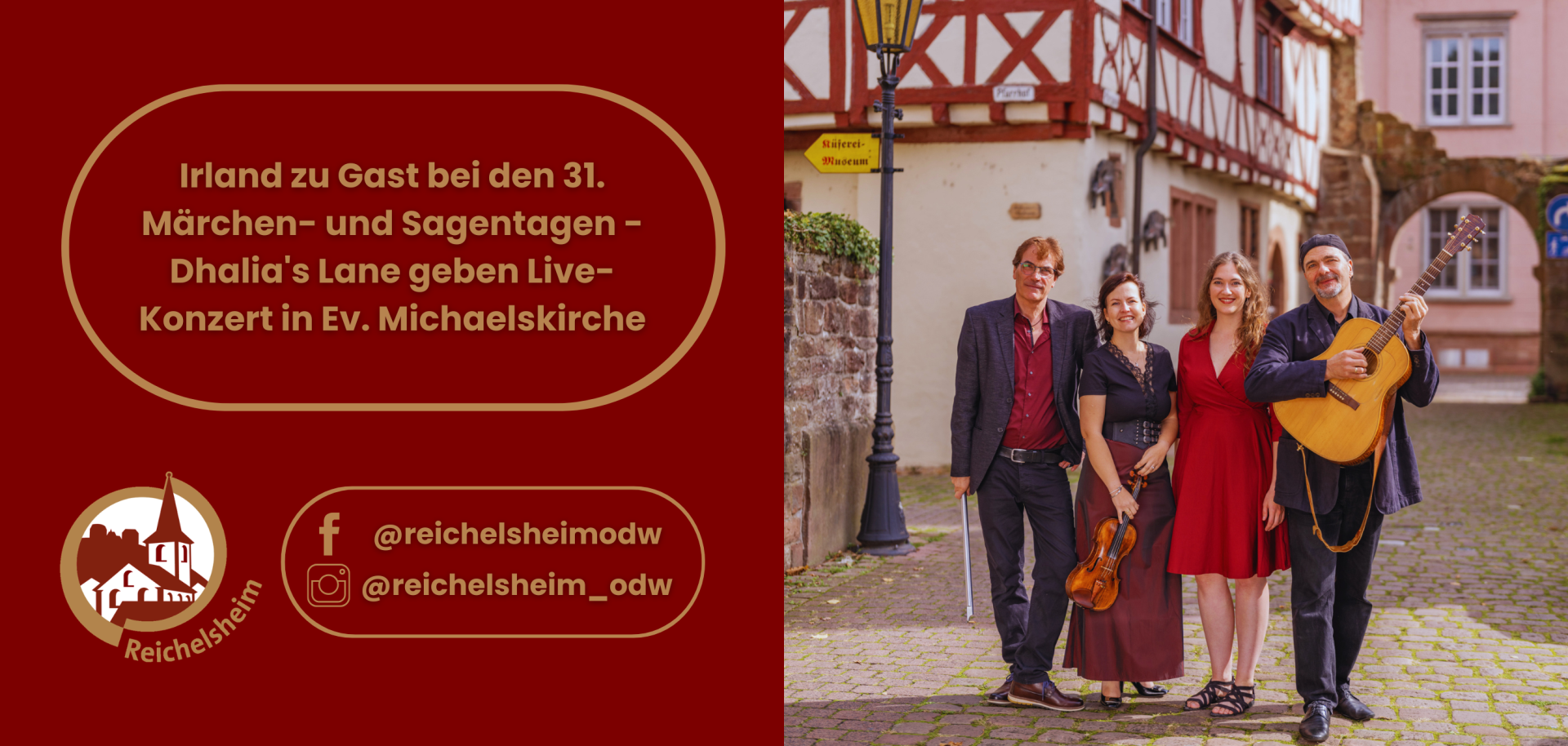 Konzertankündigung: Dhalia's Lane in Reichelsheim. Foto der Band mit Instrumenten vor historischen Fachwerkhäusern.