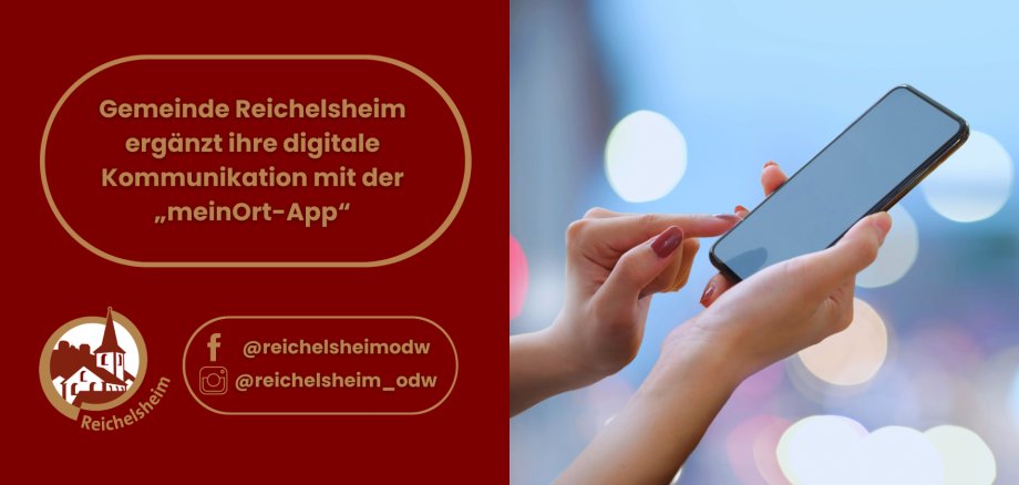 Text „Gemeinde Reichelsheim ergänzt ihre digitale Kommunikation mit der ‚meinOrt‑App‘“, daneben Hände bedienen Smartphone; Social‑Media‑Handles.