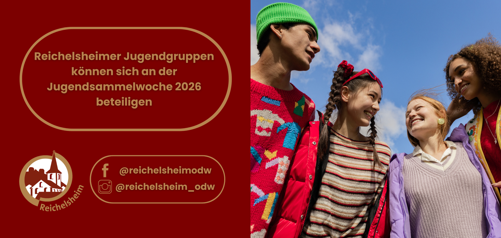 Eine geteilte Grafik. Die linke Hälfte zeigt einen dunkelroten Hintergrund mit der golden umrandeten Aufschrift: "Reichelsheimer Jugendgruppen können sich an der Jugendsammelwoche 2026 beteiligen". Darunter sind das Logo von Reichelsheim (eine stilisierte Kirche und Gebäude in einem Kreis) und Social-Media-Kontakte für Facebook und Instagram (@reichelsheimodw, @reichelsheim_odw) abgebildet. Die rechte Hälfte zeigt eine Gruppe von vier jungen, fröhlich lächelnden Menschen unterschiedlicher Herkunft, die vor strahlend blauem Himmel mit einigen weißen Wolken in die Ferne oder zueinander blicken. Sie tragen farbenfrohe, legere Kleidung.