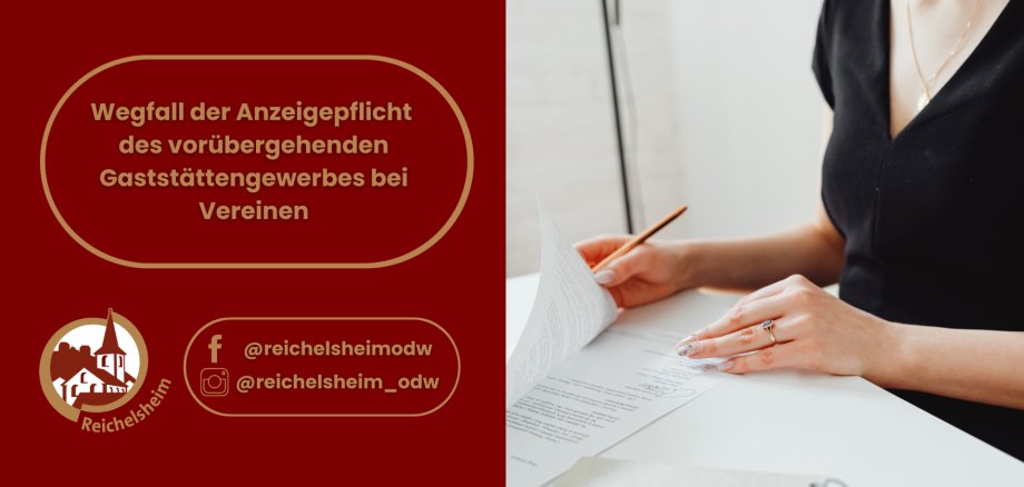 Grafik: Hinweis „Wegfall der Anzeigepflicht des vorübergehenden Gaststättengewerbes bei Vereinen“, daneben Frau unterschreibt Dokument am Schreibtisch.